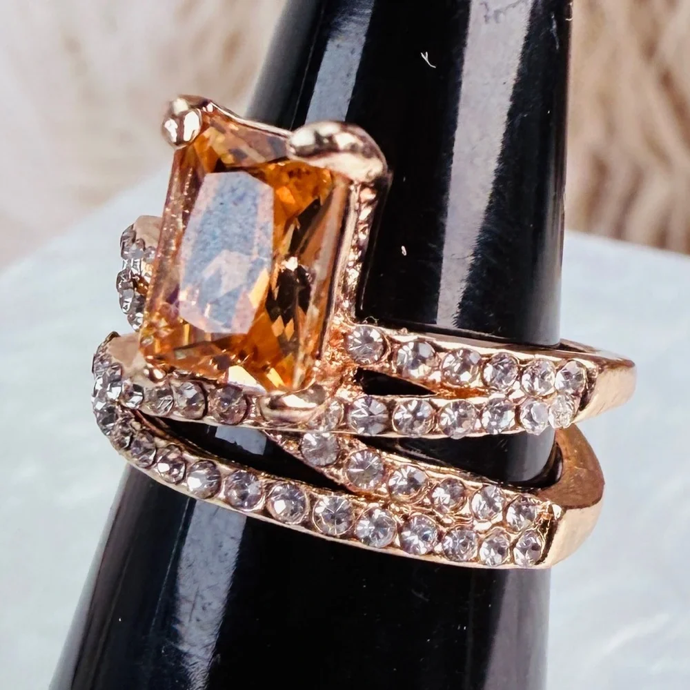 Beautiful rose gold clear and Amber tone bling crisscross size 5 statement ring